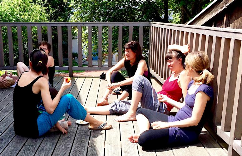 Auch in den Pausen reden wir weiter über unsere Ideen, wie wir im Grünen Markt leben wollen.